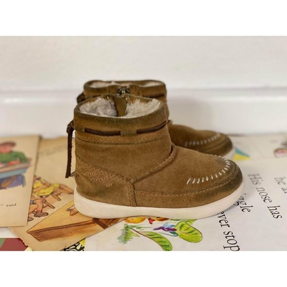 UGG Toddler Boots 7c - Picture 1 of 6